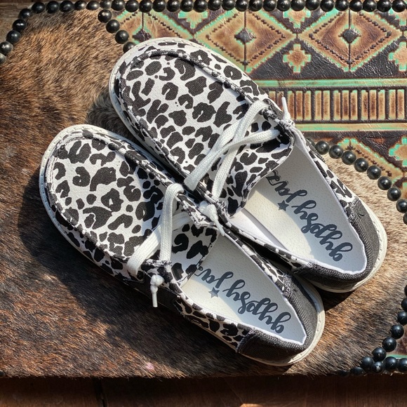 White Leopard Star Loafers - Picture 3 of 8
